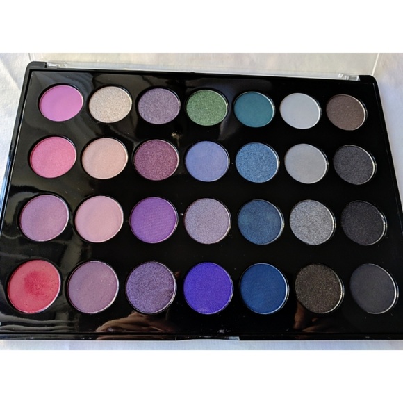 BH 28-Color Smokey Eye Edition Shadow Palette - Picture 1 of 6